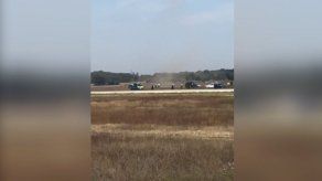 Hombre se mete con auto en pista de aeropuerto en Francia