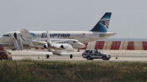 Liberados casi todos los pasajeros de un avión egipcio secuestrado y desviado a Chipre