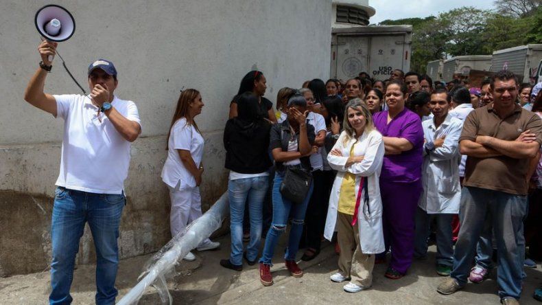 Enfermeros venezolanos mantendrán protestas pese a presiones de autoridades