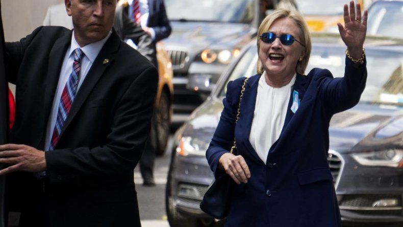 Clinton se recupera de una neumonía, cancela un viaje