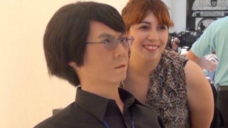 Un androide da la bienvenida al Congreso del Futuro en Chile
