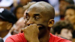 Kobe Bryant tiene rotura de manguito rotador