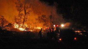 California: Ordenan evacuar 700 casas por incendio