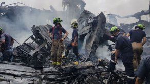 Investigan causas del incendio de dos galeras en France Field