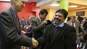 Mensajes de gobernador de Illinois confunden a inmigrantes