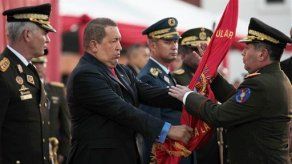 Hugo Chávez defiende a nuevo ministro de Defensa