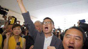 Líderes de protestas de Hong Kong reciben penas de cárcel