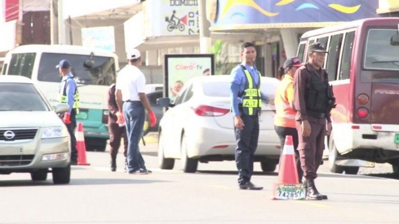 Más de 35 conductores multados tras operativo de placas en David