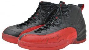 Zapatillas de Jordan subastadas por 104 mil