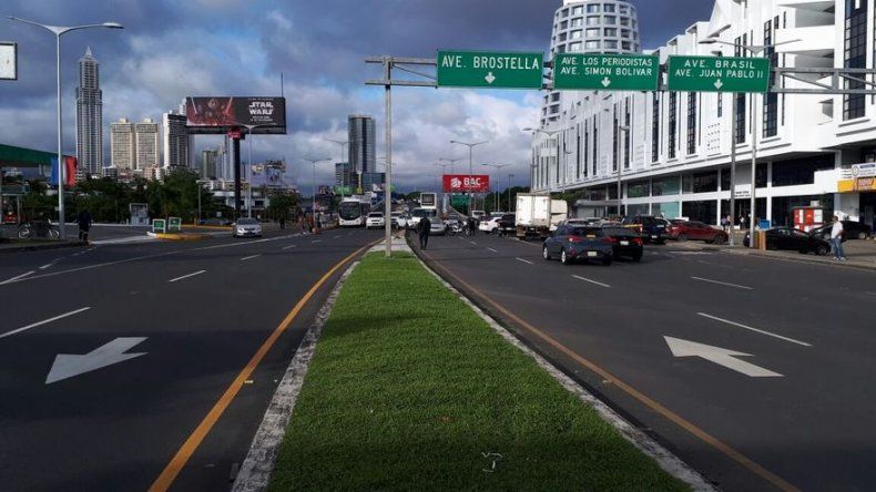 Residentes de Brooklincito protestan frente a Plaza Edison
