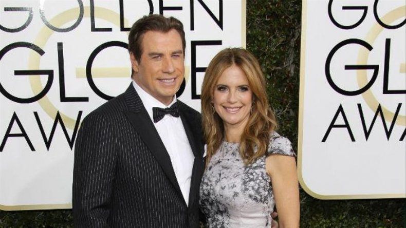 John Travolta recurre a su jet privado para sorprender a su esposa