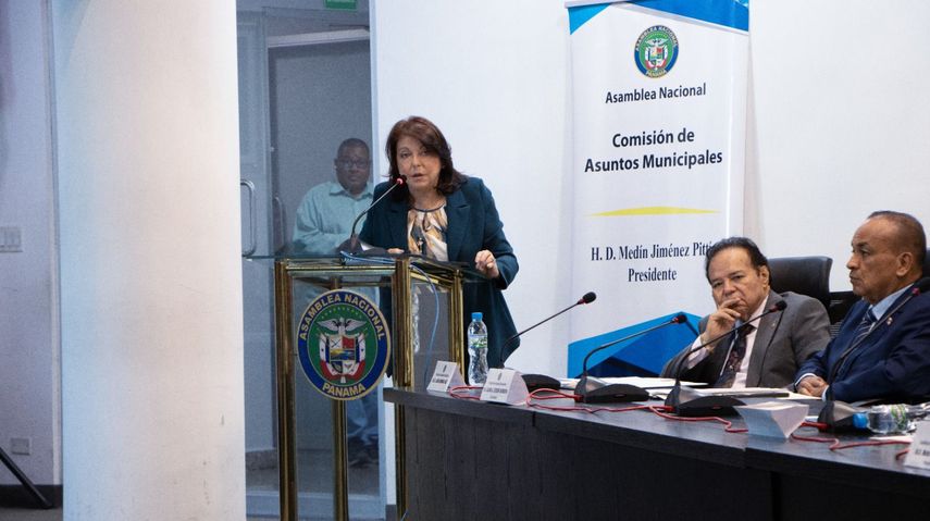 Directora de la Autoridad de Descentralización, Roxana Méndez. Directora de la Autoridad de Descentralización, Roxana Méndez. 
