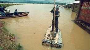 Unas 550 familias afectadas en Bolivia por lagoTiticaca