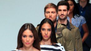 Presentan nueva colección Primavera-Verano 2015 de Carolina Herrera