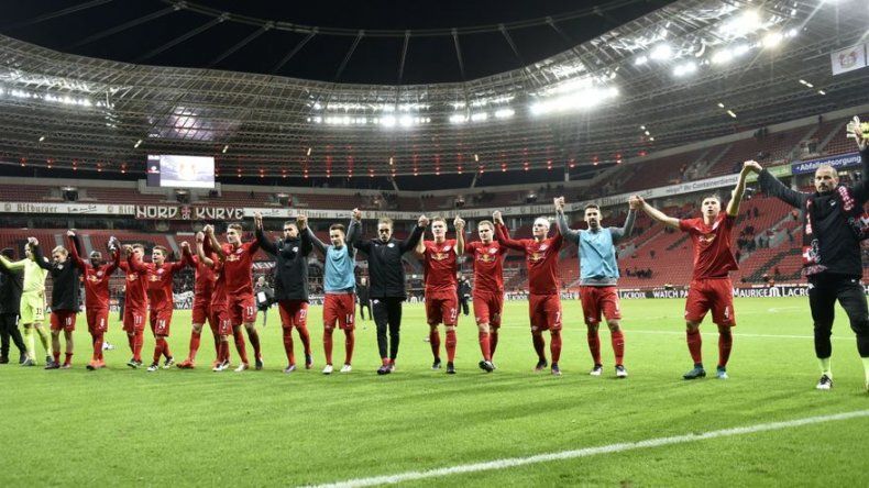 Leipzig supera a Leverkusen y es líder de la Bundesliga