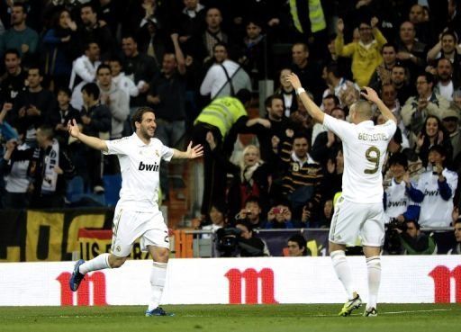 Mourinho dice que Benzema e Higuaín no jugarán juntos el Clásico