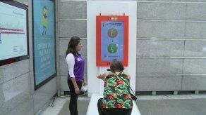Ciudad de México da condones o boletos de metro a cambio de 10 sentadillas