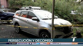 Tras persecución decomisan supuesta droga dentro de vehículo en Calle 25 Tras persecución decomisan supuesta droga dentro de vehículo en Calle 25