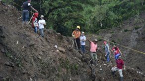 Autoridades colombianas reanudan la búsqueda de desaparecidos por derrumbe