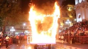 El muro de Trump ardió en el carnaval de Veracruz