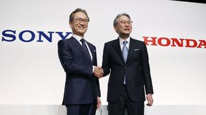 Los dos directivos, que se presentaron juntos en una conferencia de prensa en Tokio, no descartaron que la empresa conjunta cotice en Bolsa.