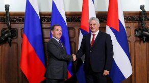 Díaz-Canel se reúne con Medvédev para desarrollar y reforzar la cooperación