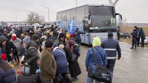 Los autobuses que transportan a los migrantes se llenan de forma considerable.