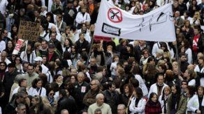 Nuevas mareas blancas en España para defender la salud pública