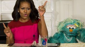Michelle Obama ficha a personajes de Plaza Sésamo para combatir la obesidad