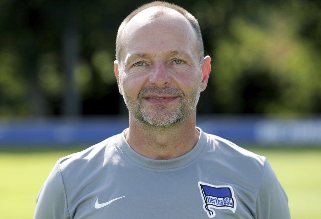 Hertha Berlín echa a entrenador de arqueros por homofóbico