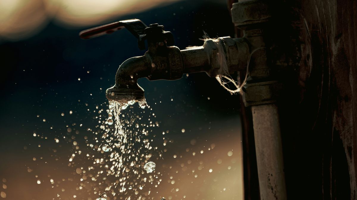 Canal de Panamá restablece servicio de agua potable en Miraflores.