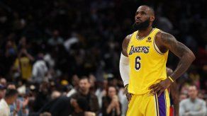 LeBron James no estuvo en la derrota de los Lakers ante Nuggets