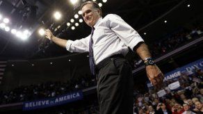Romney regresa a Nueva Hampshire a su último mitin