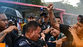 Imputan cargos a dos universitarios por agresión a un miembro de la Policía Nacional Imputan cargos a dos universitarios por agresión a un miembro de la Policía Nacional