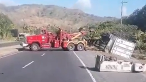 Policía Nacional: Inversión de Carriles en el Espavé, tras accidente de tránsito Policía Nacional: Inversión de Carriles en el Espavé, tras accidente de tránsito
