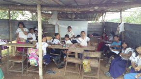 Padres de familia de la Escuela Alto Caña piden al Meduca construcción de aulas