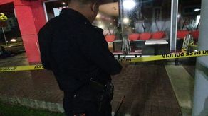 La Policía Nacional mantiene operativos para capturar a otros sospechosos.
