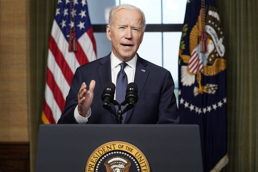 Biden siguió en Camp David el domingo