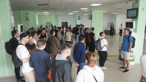 Aquellos con visa para Finlandia o Noruega también llegan por tierra.