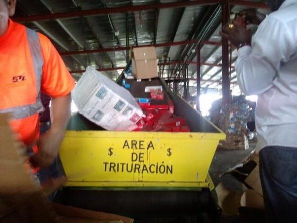 Aduanas trituró más de mil pacas de cigarrillos de contrabando en Colón