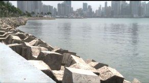 Playas del Pacífico con bandera roja por alerta verde