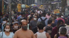 AP- ALEXIS TRIBOULARD y MARK STEVENSON