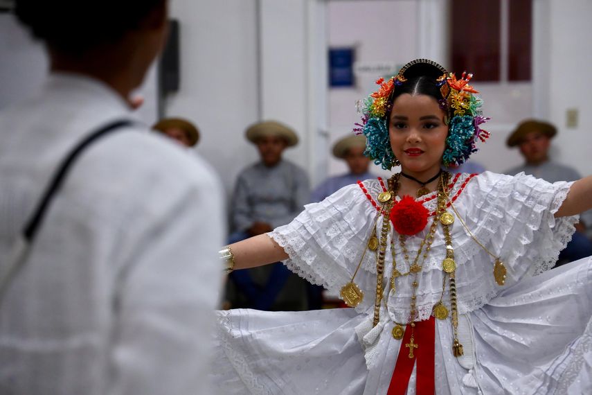 Cancillería rinde homenaje en Los Santos al educador panameño Francisco Céspedes