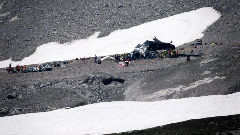 Mueren 20 personas en Suiza en un accidente de avión militar de colección