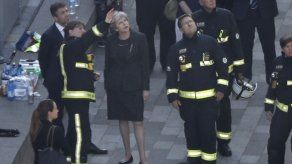 May ordena investigación pública sobre incendio de edificio en Londres