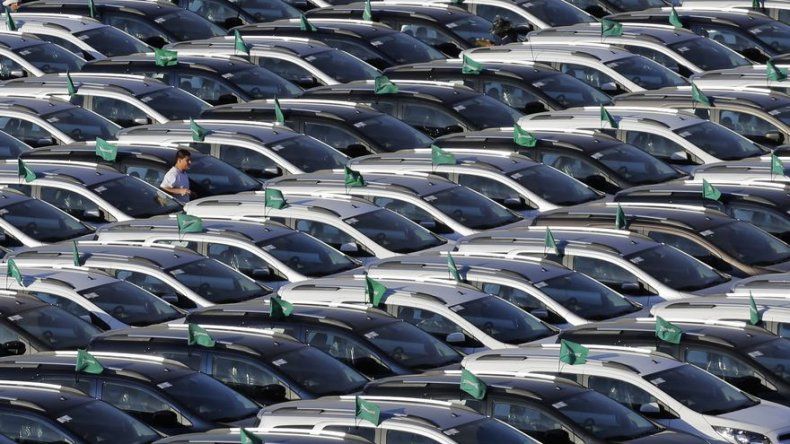 Al menos 6 mil despidos por desplome de la venta de autos