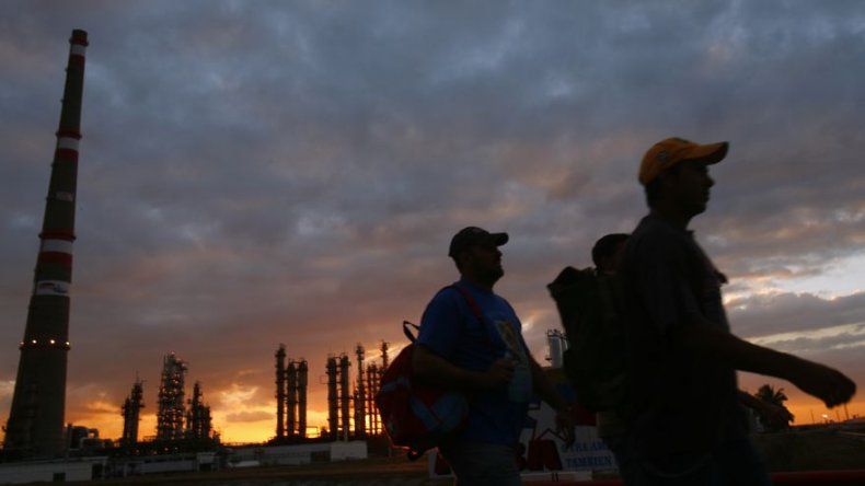 Cumbre busca aliviar la dependencia del crudo venezolano