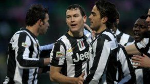 La Juve cumple en Palermo y sigue liderando
