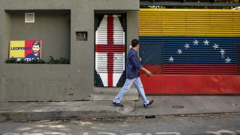 Dos magistrados venezolanos ingresan a embajada chilena buscando protección
