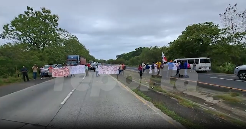 Residentes de Chame cierran Carretera Interamericana.